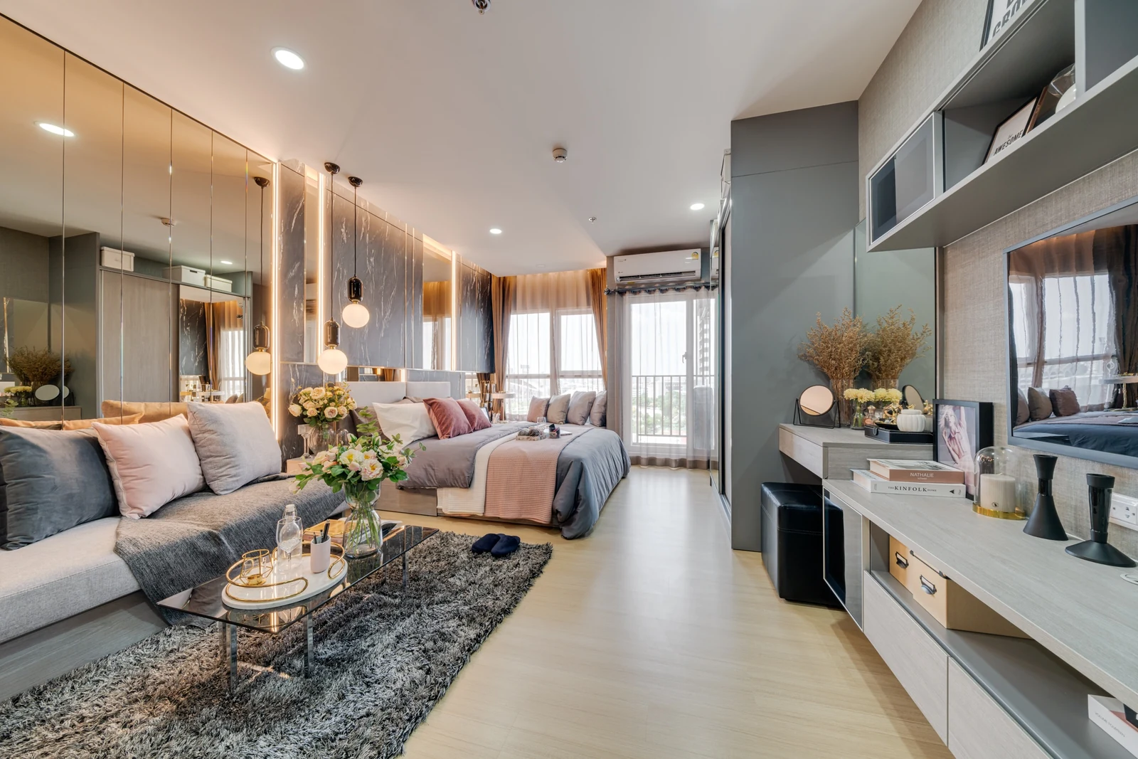 Studio show unit