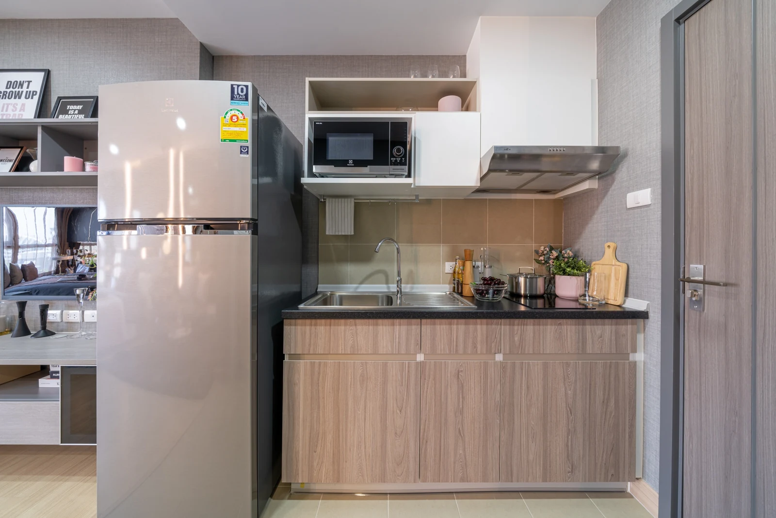 Studio show unit